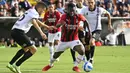 Franck Kessie merupakan pemain yang memiliki banyak kesamaan dengan Jordan Henderson. Ia telah melakukan pekerjaan hebat di AC Milan dengan mencetak 6 gol dan dan1 assist dalam 28 penampilannya. Kessie diketahui akan menjadi agen bebas musim panas ini. (AFP/Alberto Pizzoli)