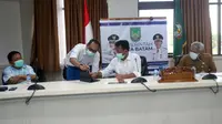 Jajaran Pemerintah Kota Batam menggelar rapat terkait krisis lahan permakaman, Senin (28/12/2020). (Liputan6.com/ Ajang Nurdin)