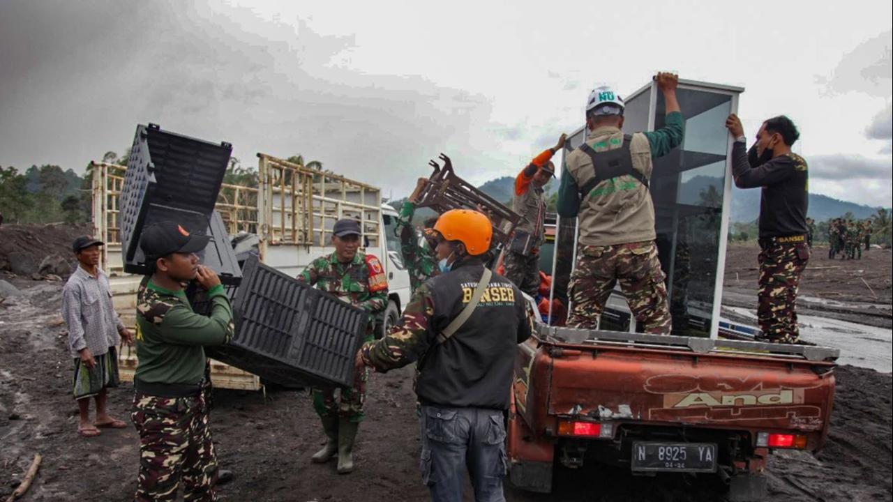 Foto: Penanganan Darurat Erupsi Semeru di Pronojiwo Diperkuat Lewat Operasi Terpadu