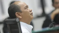 Dalam pembelaannya Gulat meminta majelis hakim memutuskan perkara seadil-adilnya, Pengadilan Tipikor, Jakarta, Kamis (12/2/2015). (Liputan6.com/Herman Zakharia)