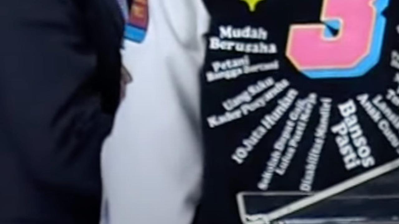 Bahlil Sindir Ganjar dan Anies Kompak Kritik Bansos: Itu Capres yang Maunya Kerja di Atas Meja?