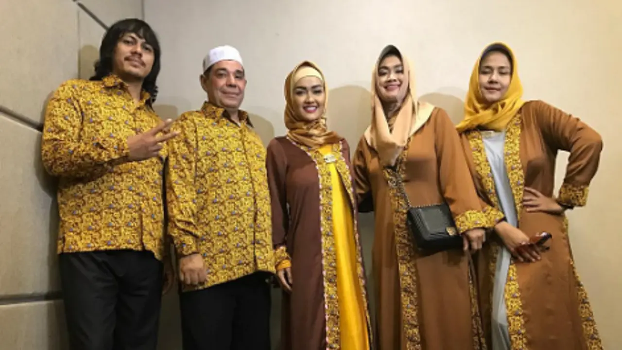 Julia Perez dan Ria Irawan