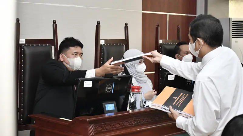 Komisi Pengawas Persaingan Usaha (KPPU) memulai Sidang Majelis Pemeriksaan Pendahuluan atas Perkara dugaan pelanggaran penetapan harga dan pembatasan peredaran atau penjualan barang dalam Penjualan Minyak Goreng Kemasan di Indonesia. (Dok KPPU)