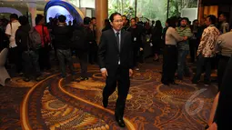 Sekjen PSSI,  Joko Driyono menuju ruang Kongres Luar Biasa PSSI 2015 di Hotel JW Marriot, Surabaya, Sabtu (18/5/2015). Kongres akan memilih Ketua/Wakil Ketua Umum serta Komite Eksekutif PSSI 2015-2019. (Liputan6.com/Helmi Fithriansyah)