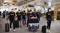 Setelah menjalani karantina selama lima hari di Jakarta, akhirnya Timnas Timor Leste mendarat di Pulau Dewata. (Maheswara Putra/Bola.com)