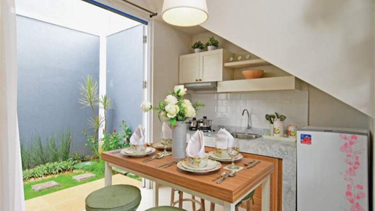 <b>Desain Ruang Makan Semi Outdoor Kecil</b><br>