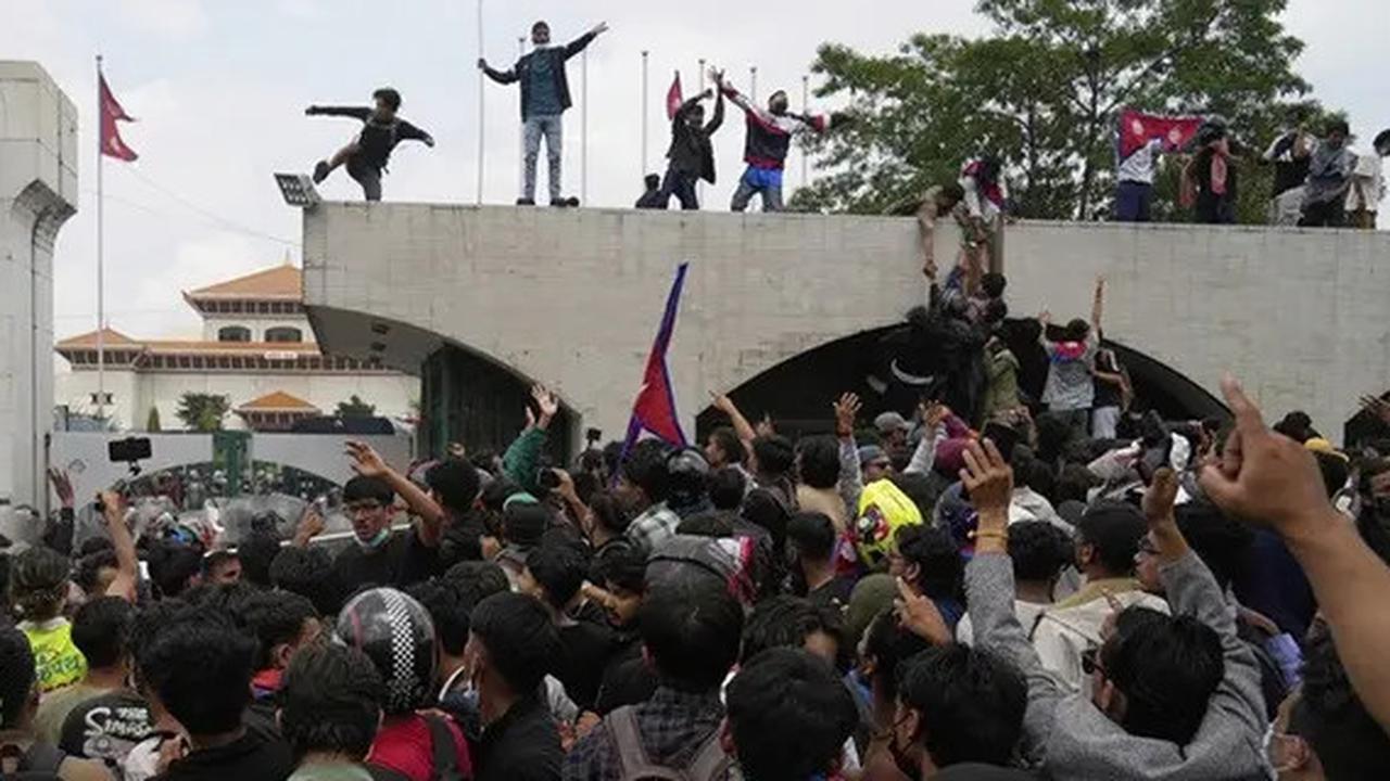 Kemlu RI Pulangkan 78 WNI dari Nepal Imbas Demo Besar Antipemerintah