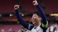 Pemain Tottenham Hotspur, Son Heung-min merayakan kemenangan atas Manchester United dalam final Liga Europa 2024/2025 di Stadion San Mames, Bilbao, Spanyol, Kamis (22/05/2025) WIB. Tottenham menang dengan skor 1-0 atas Manchester United. (AP Photo/Manu Fernandez)