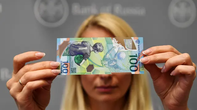 Rusia Terbitkan Uang Kertas Pecahan 100 Rubel Edisi Khusus Piala Dunia 2018