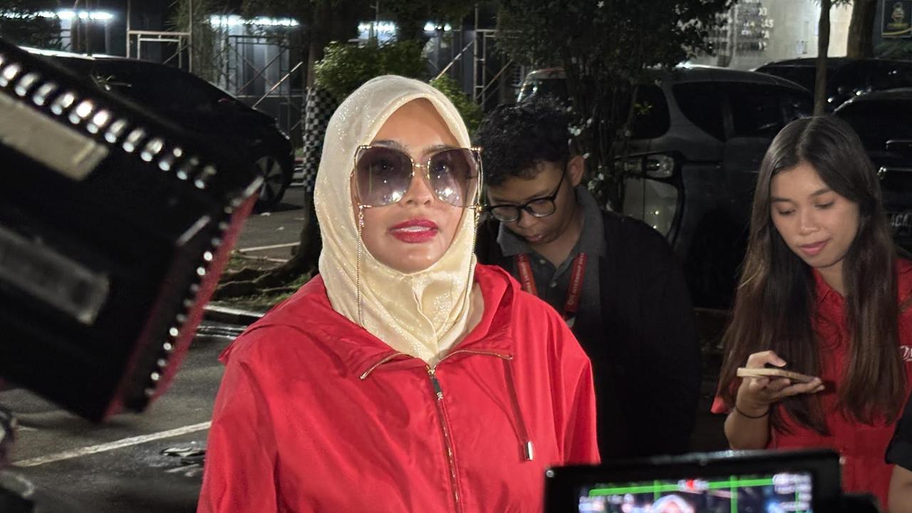 Doktif Amira Datangi Polda Metro, Kawal Pemeriksaan Richard Lee