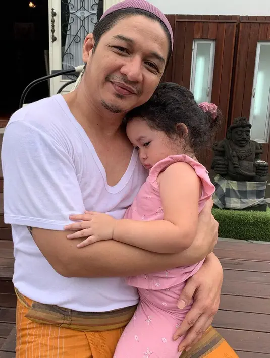 (Instagram/adeliapasha)