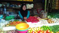 Harga sejumlah bahan pangan di Pasar Grogol Jakarta Barat terpantau turun signifikan di awal bulan ini. (Liputan6.com/Fiki Ariyanti)