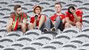 Fans Wales terlihat sedih usai timnya kalah  1-2 dari Inggris pada  laga Euro 2016 grup B di Stadion Bollaert-Delelis, Lens, Kamis (16/6/2016).  (REUTERS/Gonzalo Fuentes)