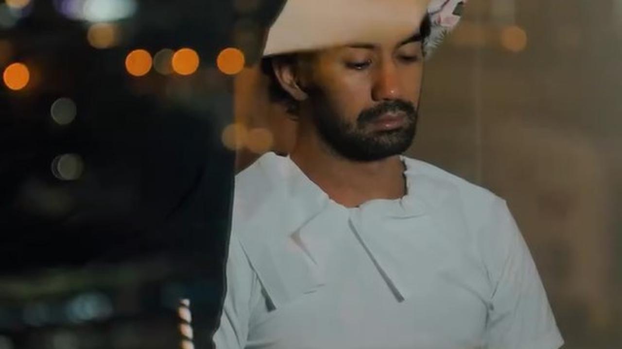 7 Potret Reza Rahadian Pakai Beskap Merah di Gala Night Film 'GOWOK', Ungkap Rahasia Kamasutra Jawa