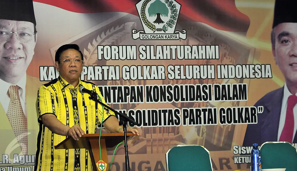 Ketua Umum Golkar Munas Ancol Agung Laksono memberikan pidato saat rapat pemantapan konsolidasi, Jakarta, Minggu (10/1/2016). Rapat digelar untuk menyelesaikan sengketa internal Golkar dan mendesak Munas Golkar untuk dipercepat. (Liputan6.com/Johan Tallo)