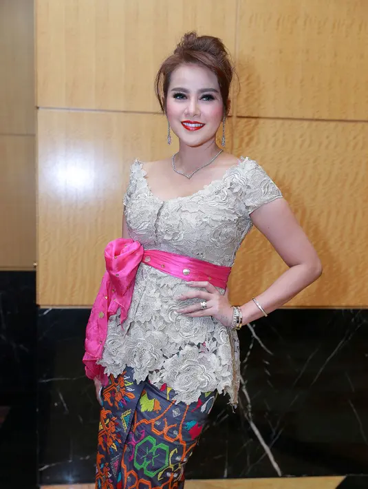  Olla menjadi salah satu tamu yang terkesan dengan konsep pernikahan Chelsea dan Glenn. (Galih W. Satria/Bintang.com)