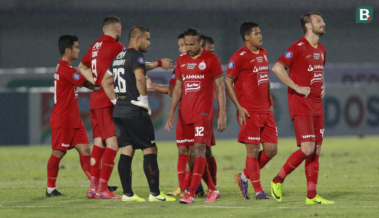 Namun, kemenangan yang hampir dalam genggaman akhirnya batal. PSIS Semarang sukses mencetak gol penyeimbang melalui Hari Nur Yulianto  dan gol bunuh diri Rohit Chand. (Foto: Bola. Com/ M Iqbal Ichsan)
