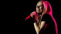 Avril Lavigne, akhir-akhir ini tak pernah menampakan diri di hadapan publik. Tidak hanya soal kisah cintanya pasca bercerai di tahun 2015 lalu, namun juga kiprahnya di dunia musik. (AFP/CESAR VICUÑA)