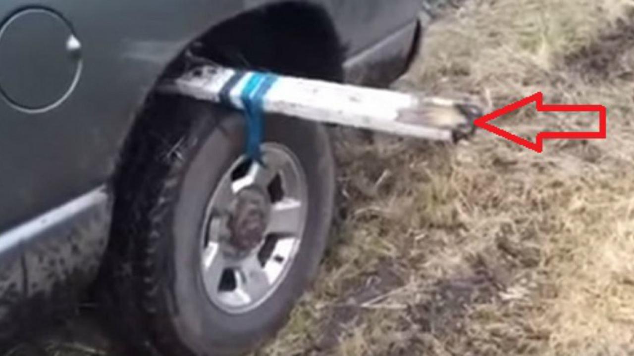 Mobil terjebak di lumpur (Youtube)