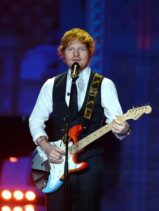 Ed Sheeran ternyata telah memiliki peran lain dalam dunia amal. Penyanyi muda berbakat ini telah membeli sebuah pos polisi tua seharga 1 Juta Pound sterling untuk membuka klub generasi muda. (Bintang/EPA)