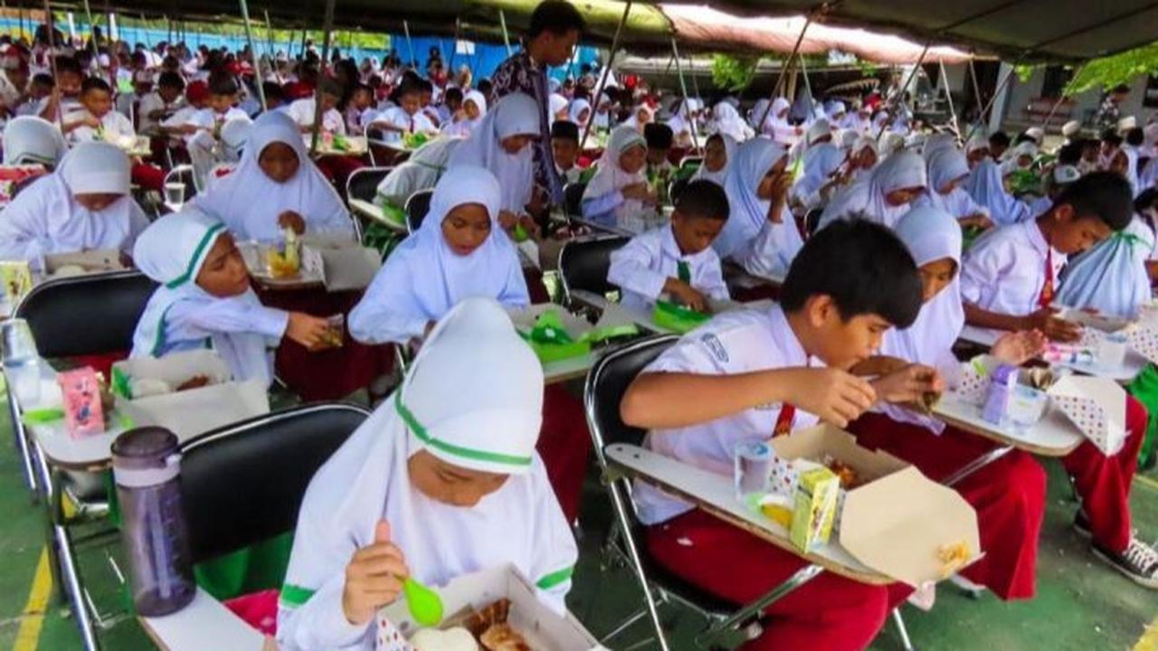 Cegah Kekurangan Gizi Sesuai Asta Cita Prabowo, BUMN Askrindo Beri Makan Bergizi Daerah Pesisir