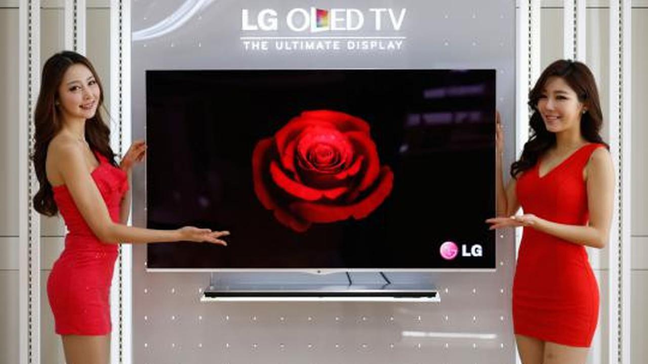 Seksinya model Korea saat peluncuran LG OLED 