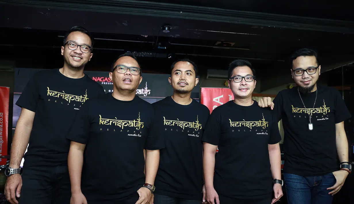 Para personel Kerispatih, Anton, Badai, Arief,  Fandy, dan Andika saat acara ‘launching’ album berjudul ‘Delapan’ di kawasan Menteng, Jakarta Pusat, Rabu (12/8/2015). (Wimbarsana/Bintang.com)