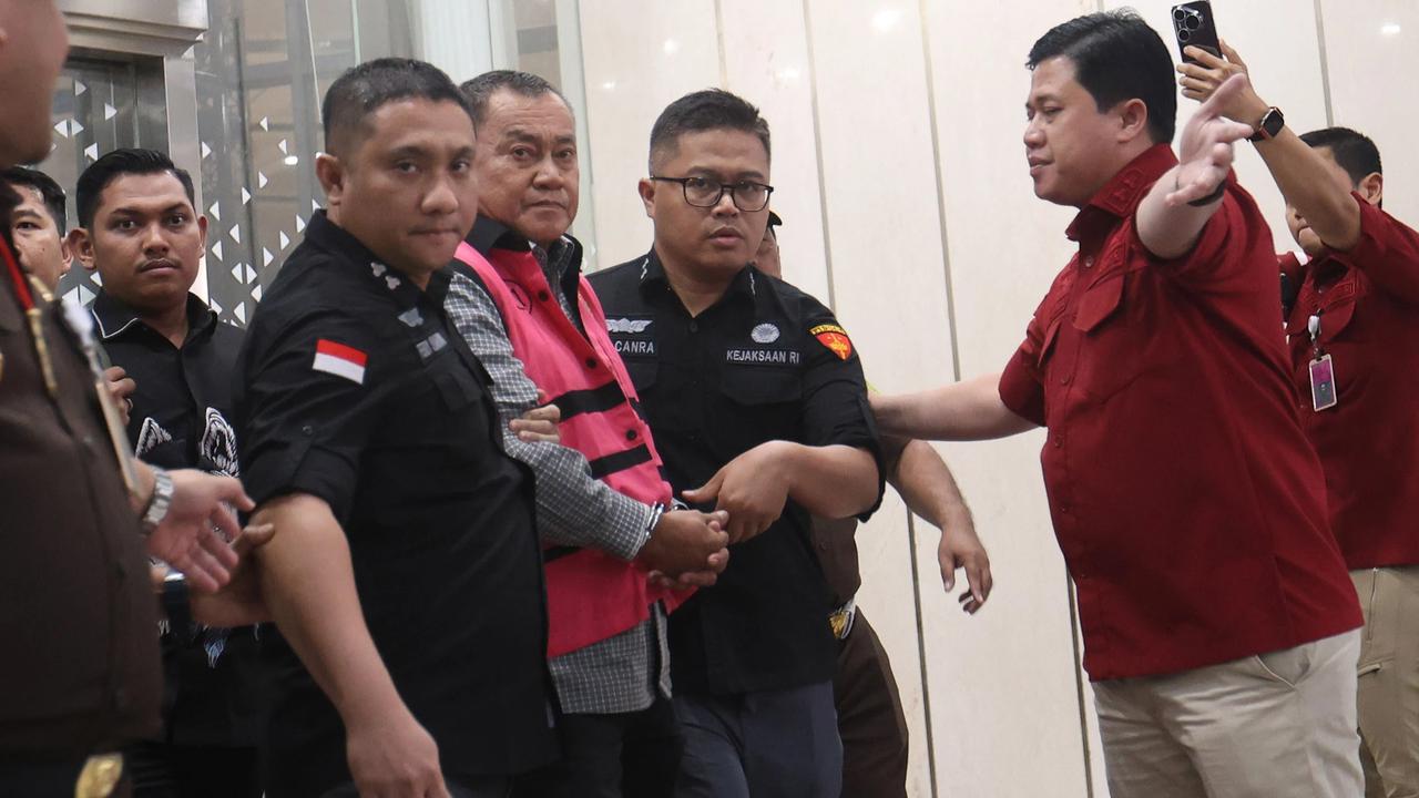 FOTO: Tiga Eks Pimpinan BGN Ditahan dalam Kasus Dugaan Korupsi Program MBG