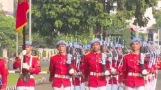 Kebiasaan Presiden Joko Widodo blusukan dan bersentuhan langsung dengan rakyat, membuat pola pengamanan Paspampres juga berubah.