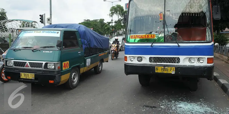 20160419- Metromini Jurusan Senen-Manggarai Dirusak Massa-Jakarta