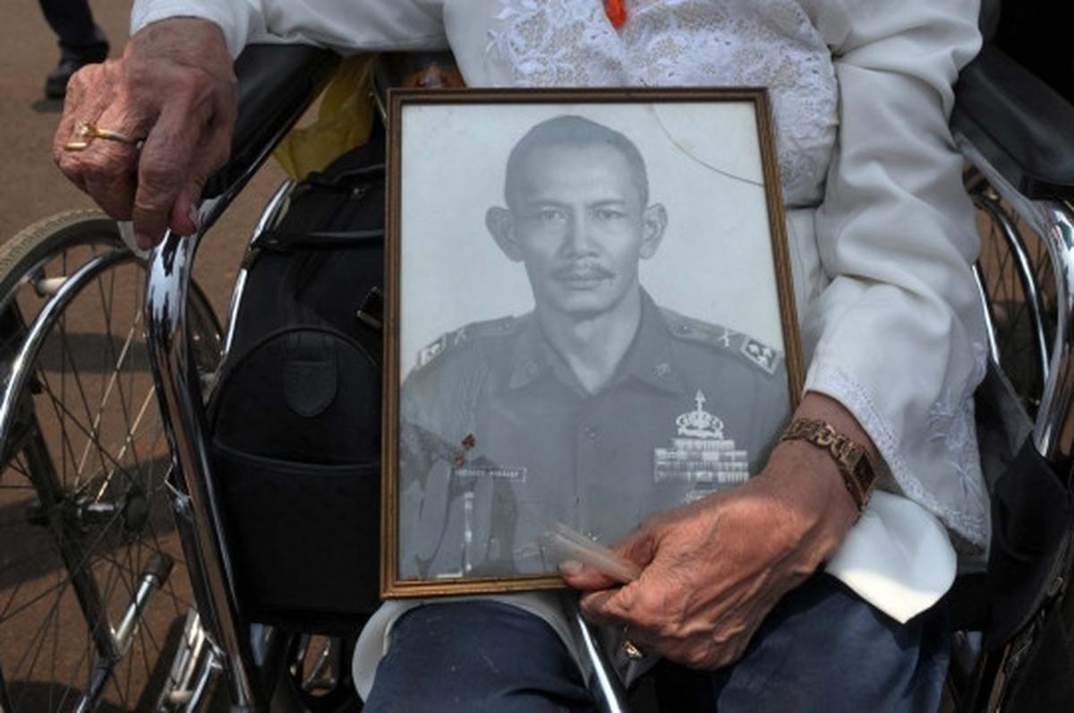 Pakai kursi roda, para veteran demo tolak RPP rumah negara