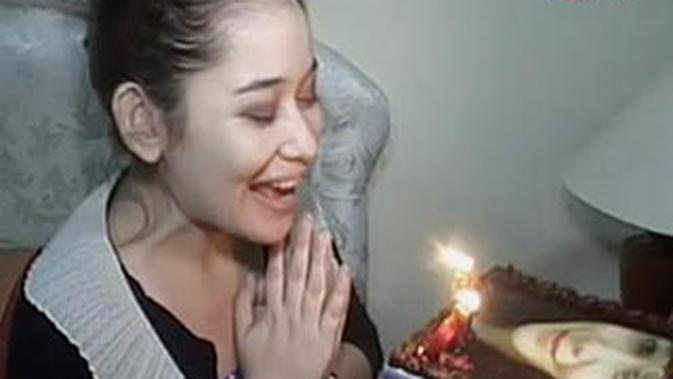 Kejutan Di Hari Ultah Fenty Yangseku Showbiz Liputan6 Com With an unmatched offering of shades and colors for all skin tones, you'll never look elsewhere for your beauty staples. kejutan di hari ultah fenty yangseku