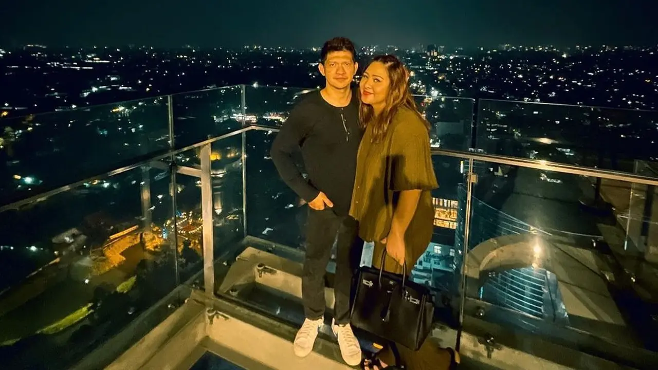 Staycation Audy Item bersama keluarga kecilnya (Instagram/audyitem)