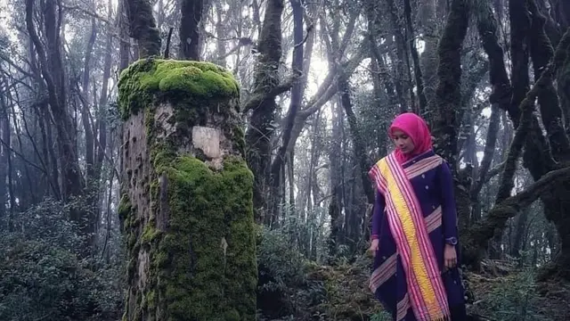 Pendaki di Gunung Boliyohuto, Gorontalo.