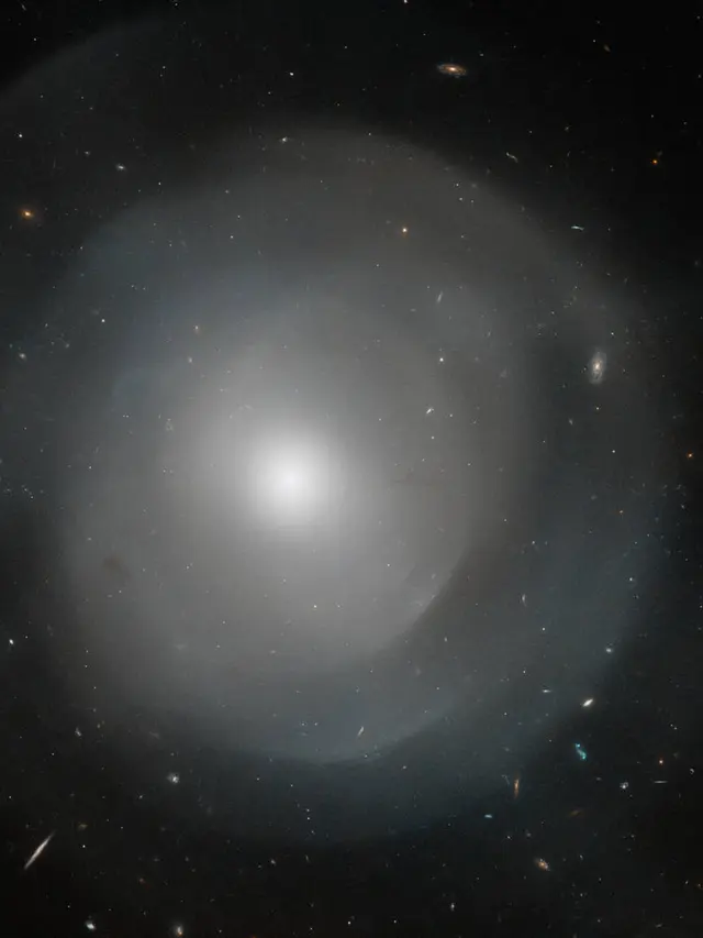 Galaksi NGC 474.