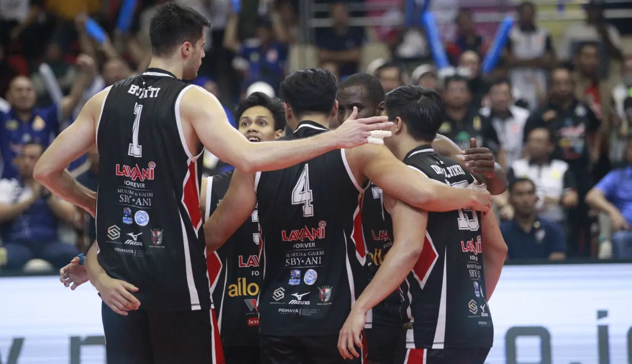 <p>Selebrasi para pemain Jakarta LavAni Allobank Electric setelah mencetak angka saat menghadapi Jakarta STIN BIN pada laga putaran kedua final four PLN Mobile Proliga 2024 di GOR Jatidiri Semarang, Sabtu (13/7/2024). Jakarta LavAni Allobank Electric menang 3-1 (25-19, 22-25, 25-18 dan 25-17). (Dok. PBVSI)</p>