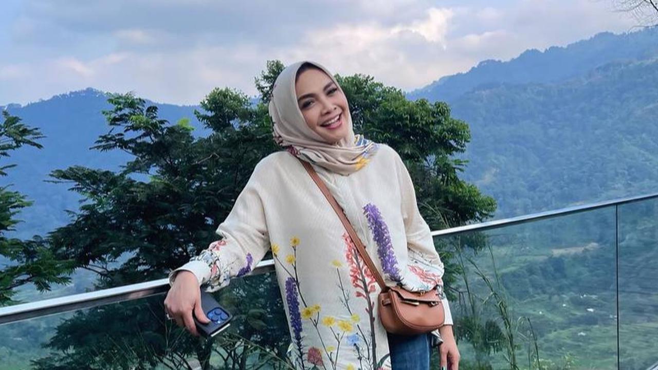 Potret Rieta Amalia Beri Kejutan Ulang Tahun ke-17 untuk Gavrel Sang Anak Angkat, Tak Lupa Berikan Doa Tulus