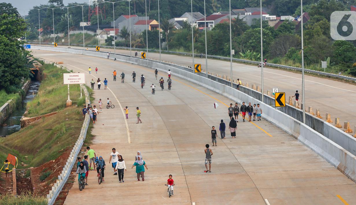FOTO Berolahraga  di Jalan Tol Tanpa Mengindahkan Protokol 