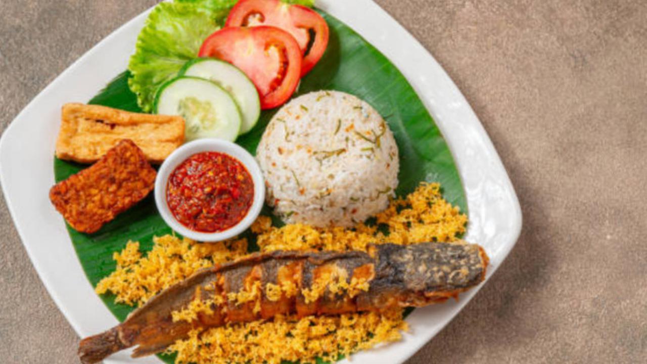 Berapa Kalori dan Nutrisi dari Seporsi Pecel Lele? Kalori yang Perlu Diwaspadai dalam Setiap Suapan