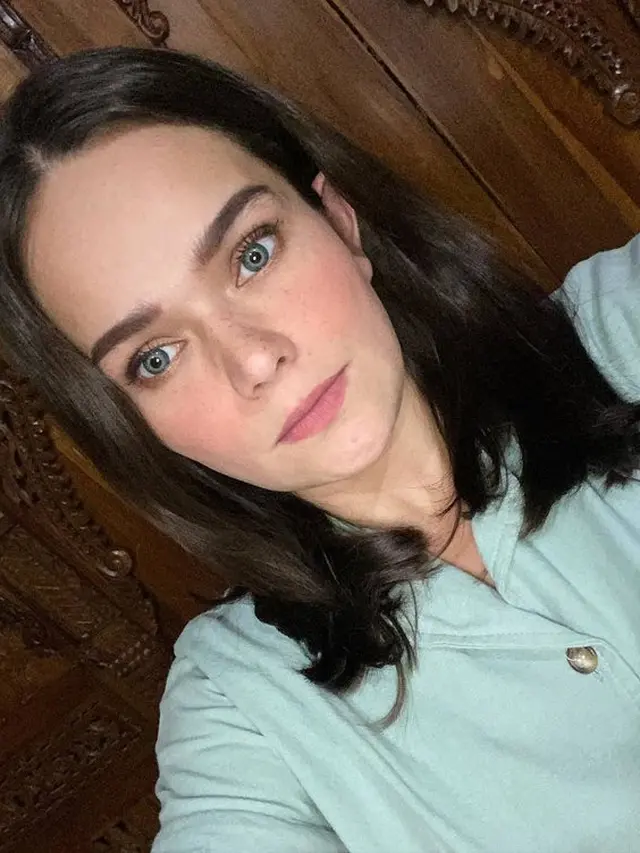 6 Potret Dewi Natalia Istri Mendiang Hilman Hariwijaya, Aktris Sinetron yang Baru Dinikahi Sebulan