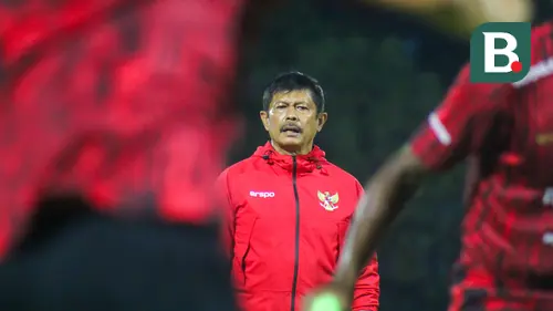 072440900_1720743956-Latihan_Timnas_Indonesia_U-19_di_Lapangan_THOR_10_Indra_Sjafri