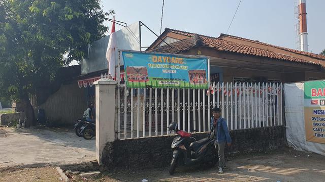 Polres Metro Depok berusaha mengungkap fakta kekerasan anak yang dilakukan di sebuah daycare, Harjamukti, Cimanggis, Depok. (Liputan6.com/Dicky Agung Prihanto)