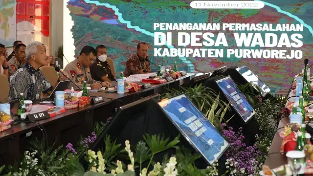 Rapat Koordinasi DPR bersama Ganjar Pranowo, Kapolda Jateng Irjen Pol Ahmad Luthfi dan Pangdam IV Diponegoro terkait pembangunan Bendungan Bener di Polda Jateng, Kota Semarang pada Jumat (11/11) siang (Istimewa)