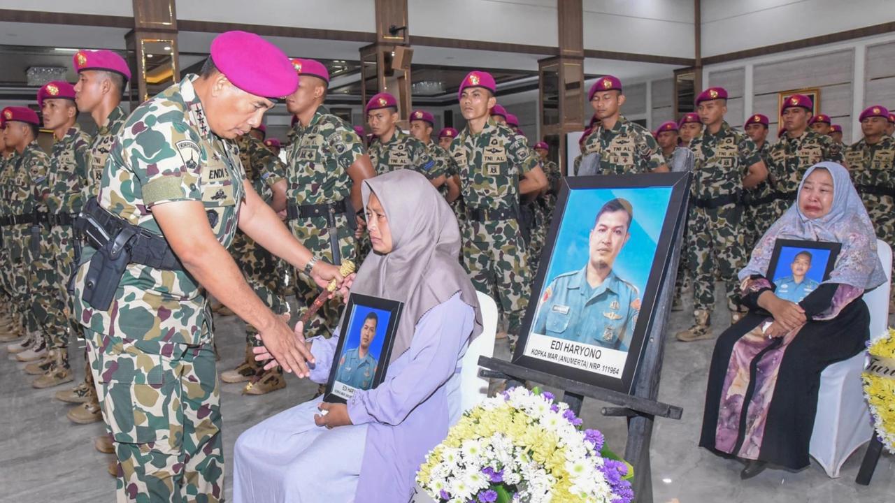 FOTO: TNI AL Anugerahkan KPLB bagi Prajurit Marinir Gugur dalam Musibah Longsor