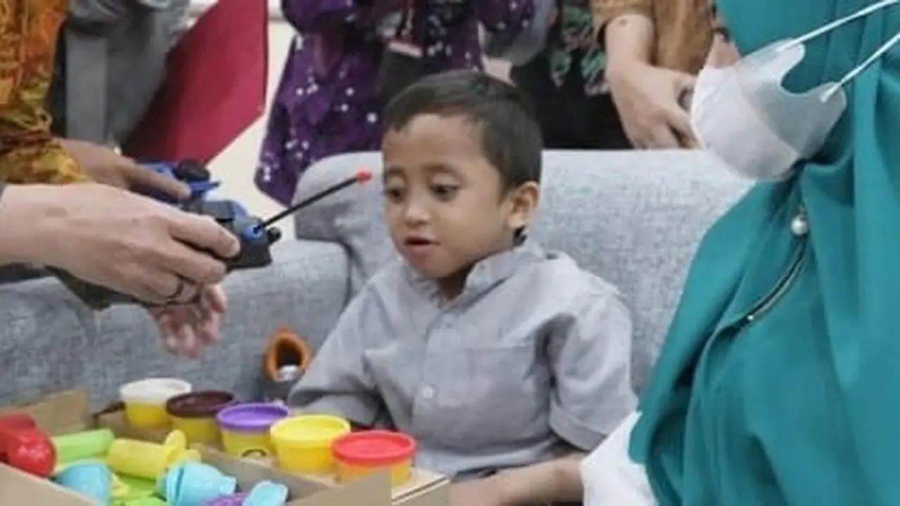 Muhammad Gipar Nurhakim adalah penyandang disabilitas asal Kabupaten Bandung Barat yang bercita-cita menjadi seorang ustaz. Foto: Kemensos
