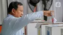 Calon Presiden nomor urut 2 Prabowo Subianto saat menuju di TPS 033 di kawasan Bojong Koneng, Sentul, Kabupaten Bogor, Jawa Barat, Rabu (14/2/2023). (Liputan6.com/Herman Zakharia)