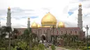 Masjid Kubah Mas atau Masjid Dian Al Mahri merupakan salah satu masjid terunik di Indonesia karena memiliki kubah yang terbuat dari lapisan emas. Arsitektur masjid ini mirip dengan arsitektur masjid-masjid di Timur Tengah. (Istimewa)