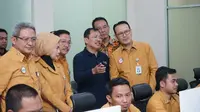 Menteri Kesehatan RI Terawan Agus Putranto berkunjung ke kantor BPJS Kesehatan, Jakarta Pusat pada Jumat (25/10/2019) untuk membahas lebih lanjut mengenai persoalan yang ada. (Dok Humas BPJS Kesehatan)