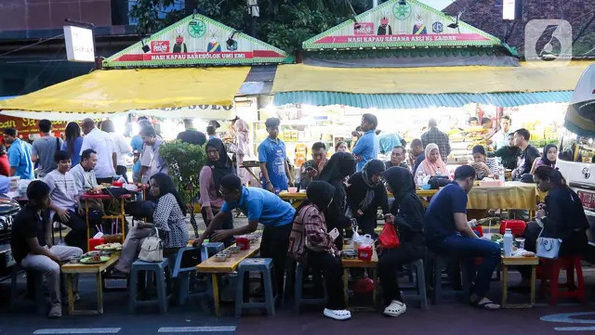 Berburu Menu Khas Sumatera Barat di Sentra Kuliner Nasi Kapau Kramat Raya