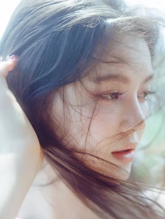 <p>Newjeans memiliki anggota lima orang, dan akan debut secara resmi pada 1 Agustus mendatang. Salah satu anggotanya adalag Danielle, kelahiran 2005 dan memiliki darah Korea-Australian (ADOR via Allkpop).</p>